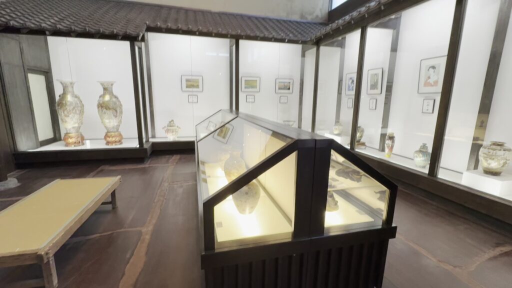 元禄風呂へ向かう通路の展示